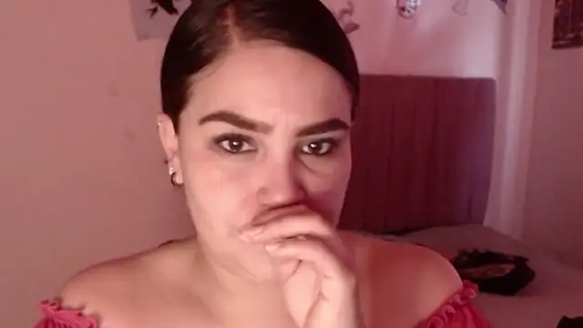 Snapshot of Salma_deep chatting on 09/23/25, 03:26 Salma deep online show from 09/23/25, 03:26