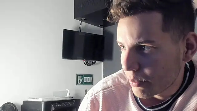 lara and danny online show from 10/10/25, 04:28