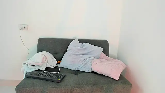 lara and danny online show from 10/22/25, 04:18