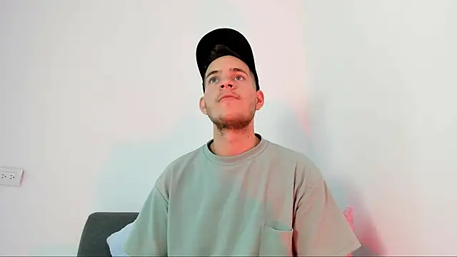 lara and danny online show from 10/26/25, 07:53