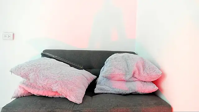 lara and danny online show from 10/27/25, 04:22