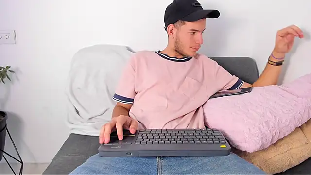 lara and danny online show from 11/09/25, 07:45