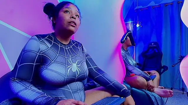 naomi campbel  online show from 10/15/25, 01:55