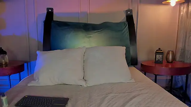 NaishaFord 1 online show from 10/21/25, 02:23