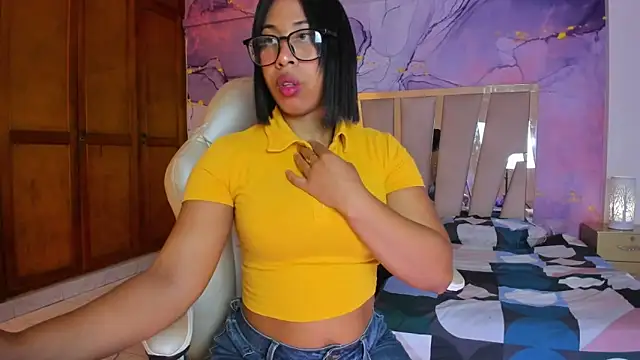 Elowen Clark online show from 10/16/25, 08:21