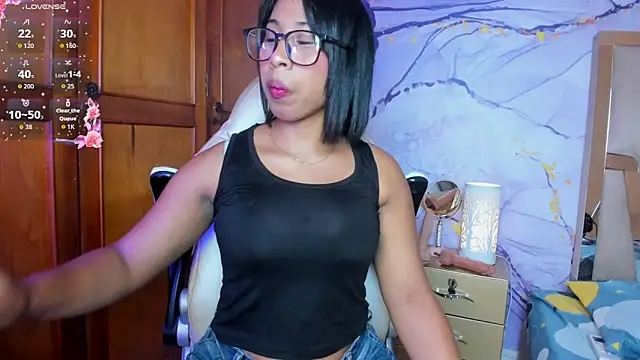 Elowen Clark online show from 10/22/25, 07:46