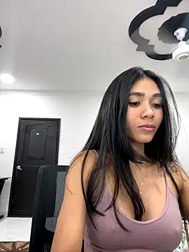 Snapshot of sahraparker chatting on 09/18/25, 04:03 sahraparker online show from 09/18/25, 04:03