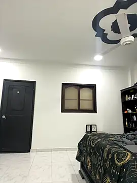 Snapshot of sahraparker chatting on 10/29/25, 06:04 sahraparker online show from 10/29/25, 06:04