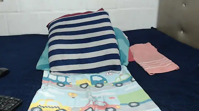 Snapshot of blondehotsquirt chatting on 09/27/25, 05:01 blondehotsquirt online show from 09/27/25, 05:01