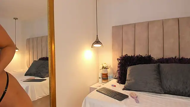 arianaa miller  online show from 11/15/25, 07:54