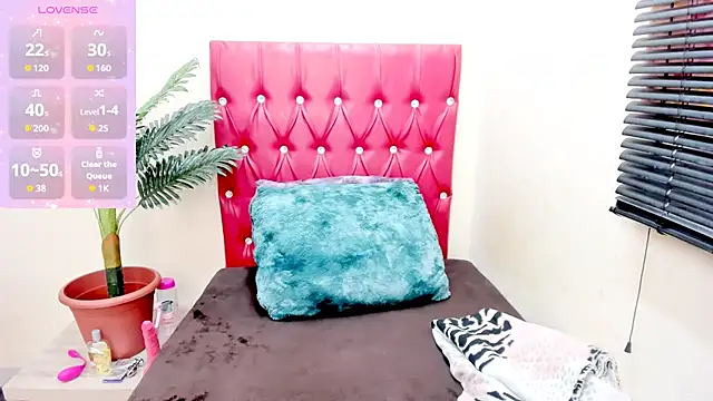 Strawberry Lips online show from 11/08/25, 04:23