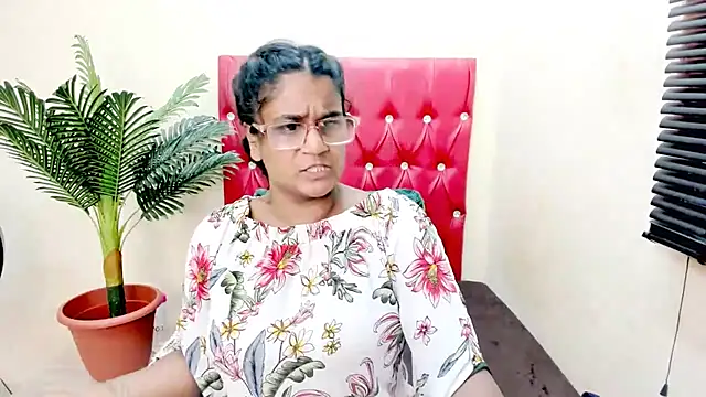 Strawberry Lips online show from 11/10/25, 04:22