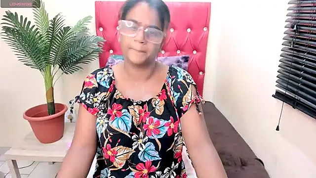 Strawberry Lips online show from 11/13/25, 04:44