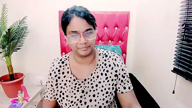 Strawberry Lips online show from 11/18/25, 04:28