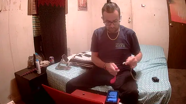 Snapshot of Bsneed613 chatting on 10/12/25, 11:31 Bsneed613 online show from 10/12/25, 11:31