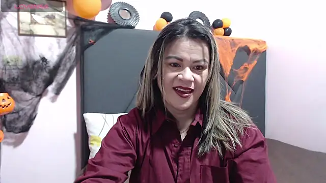 Snapshot of pamela_echeverria chatting on 10/18/25, 10:49 pamela echeverria online show from 10/18/25, 10:49