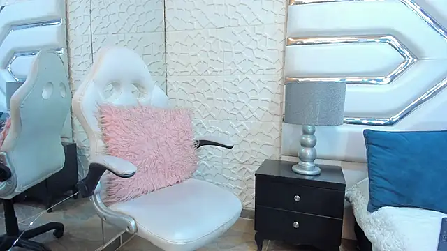 TatiLee online show from 10/18/25, 01:45