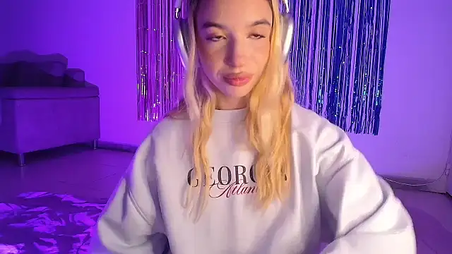 Alina Lee t online show from 10/20/25, 02:45