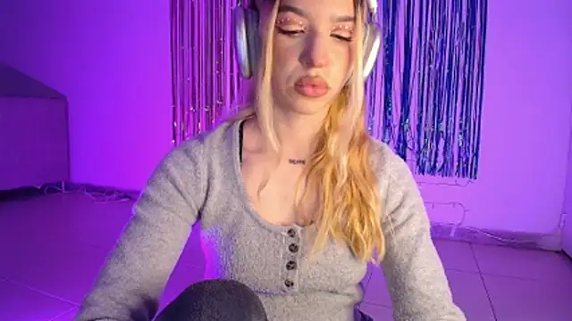 Alina Lee t online show from 10/29/25, 02:36