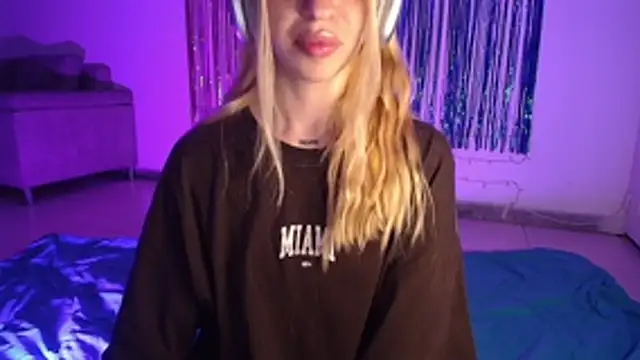 Alina Lee t online show from 10/31/25, 02:45