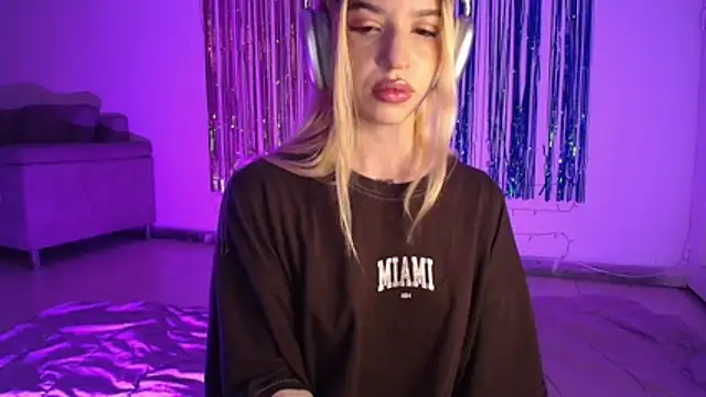 Alina Lee t online show from 11/11/25, 02:11