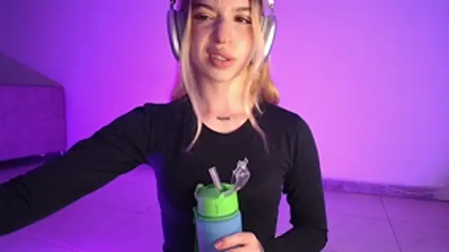 Alina Lee t online show from 11/13/25, 01:59