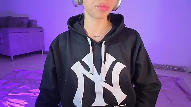 Alina Lee t online show from 11/20/25, 02:12