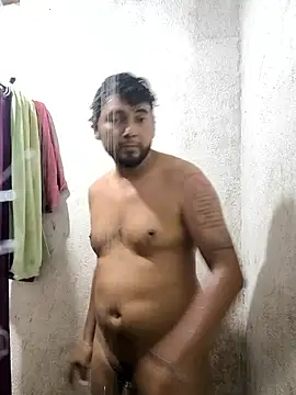 Snapshot of Luis77020192 chatting on 09/09/25, 03:06 Luis77020192 online show from 09/09/25, 03:06