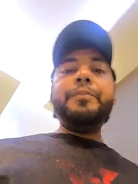 Snapshot of Luis77020192 chatting on 11/16/25, 02:17 Luis77020192 online show from 11/16/25, 02:17