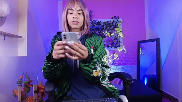 Katy bratz  online show from 10/06/25, 12:52