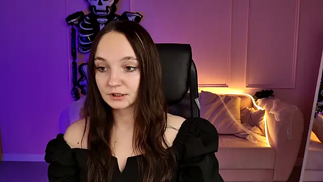 Snapshot of ameliaglamour chatting on 10/24/25, 10:55 ameliaglamour online show from 10/24/25, 10:55