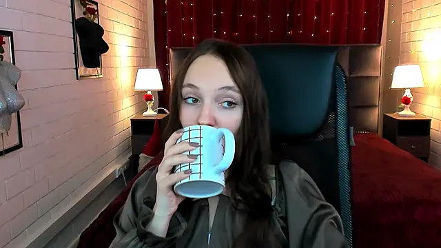 Snapshot of ameliaglamour chatting on 11/18/25, 05:39 ameliaglamour online show from 11/18/25, 05:39