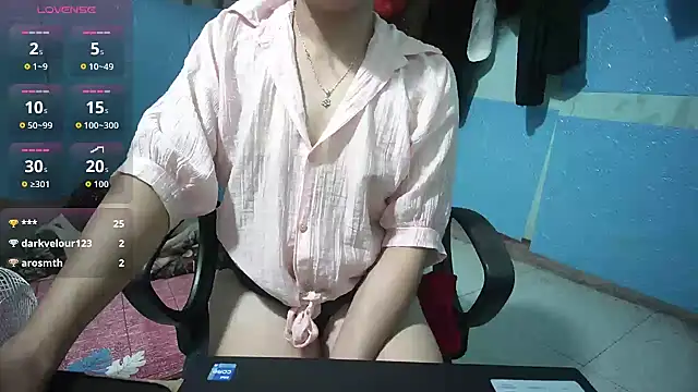 Snapshot of Xue_weng chatting on 09/23/25, 10:46 Xue weng online show from 09/23/25, 10:46