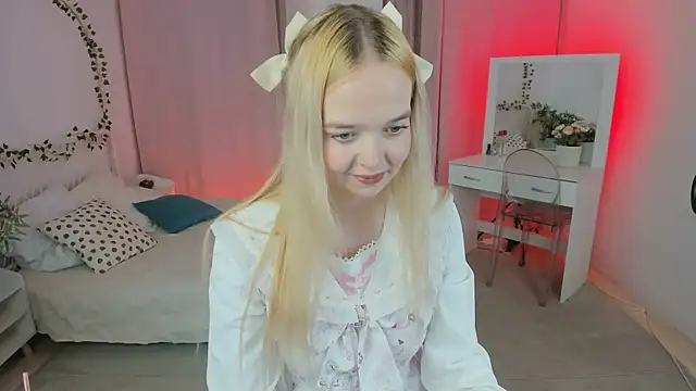 BellaMontgomery online show from 10/15/25, 09:59