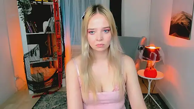 BellaMontgomery online show from 10/28/25, 10:56