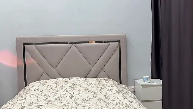 Snapshot of Wow_Akemi chatting on 11/18/25, 08:08 Wow Akemi online show from 11/18/25, 08:08