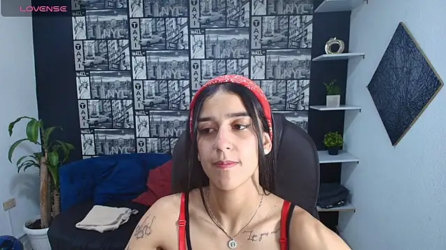 Snapshot of DanielaMonroe chatting on 09/17/25, 08:21 DanielaMonroe online show from 09/17/25, 08:21