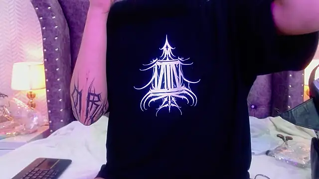 RavenLove  online show from 11/04/25, 07:24