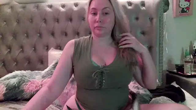 Snapshot of BigBoobsBlair chatting on 10/08/25, 01:25 BigBoobsBlair online show from 10/08/25, 01:25