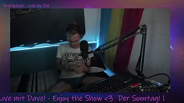 Snapshot of DaveLindau chatting on 09/28/25, 06:02 DaveLindau online show from 09/28/25, 06:02