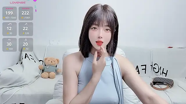 uikyy1 online show from 10/21/25, 12:50