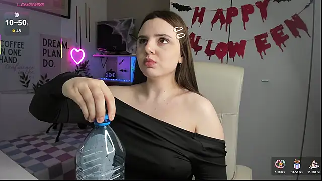 LiaWoow online show from 10/26/25, 07:58