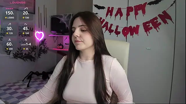 LiaWoow online show from 10/31/25, 07:42