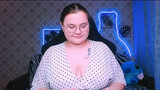 Snapshot of InLoveWithLife26 chatting on 11/07/25, 10:04 InLoveWithLife26 online show from 11/07/25, 10:04