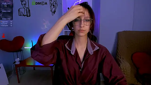 Snapshot of lau_ra_queen chatting on 11/28/25, 01:30 lau ra queen online show from 11/28/25, 01:30