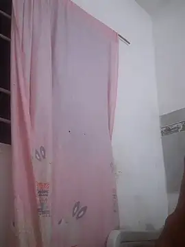 Snapshot of Flaqki chatting on 09/20/25, 12:33 Flaqki online show from 09/20/25, 12:33