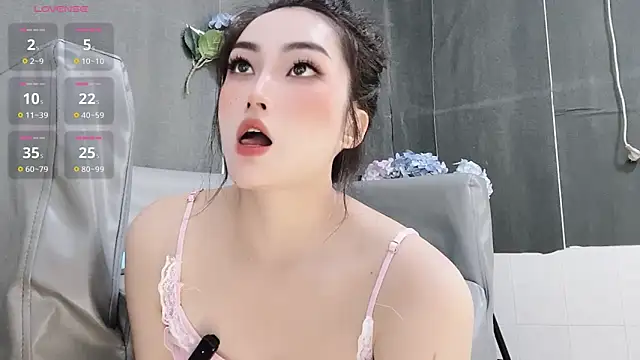 Snapshot of K1oO chatting on 10/23/25, 01:27 K1oO online show from 10/23/25, 01:27