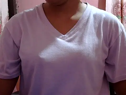 Snapshot of ladylyn2 chatting on 09/25/25, 05:22 ladylyn2 online show from 09/25/25, 05:22