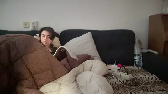 Rosea Champagne online show from 10/17/25, 12:19