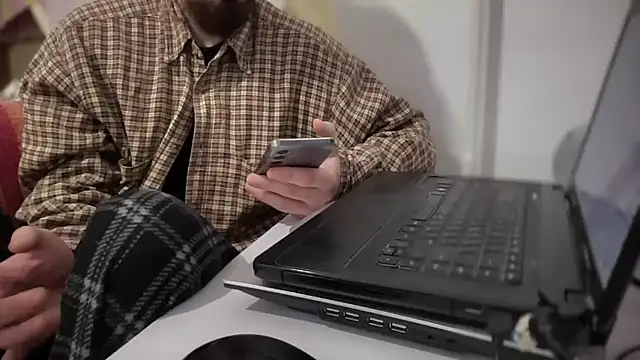 Rosea Champagne online show from 10/29/25, 01:24